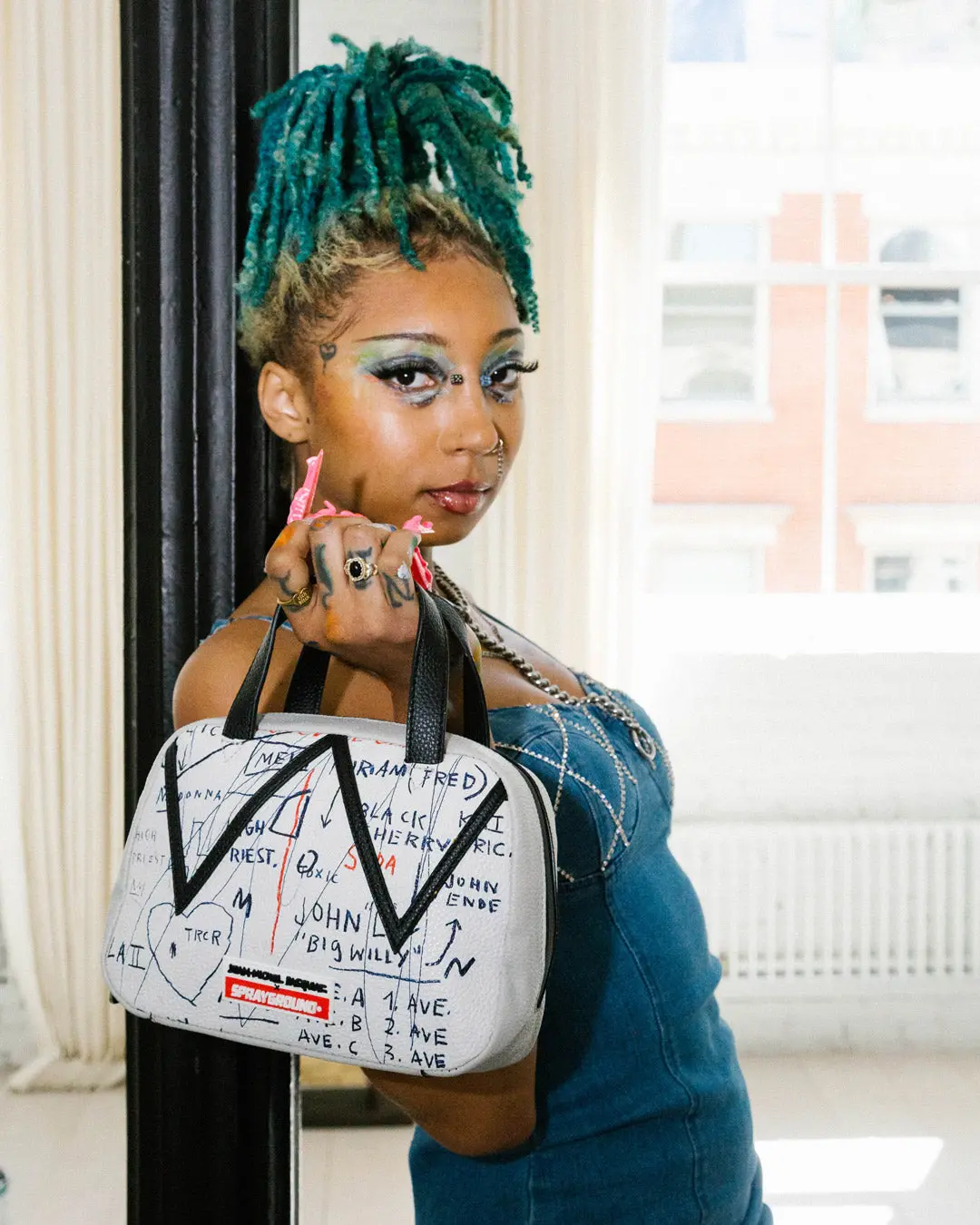 OFFICIAL BASQUIAT UNTITLED (CHEESE POPCORN) 1983 HANDBAG - Image 2