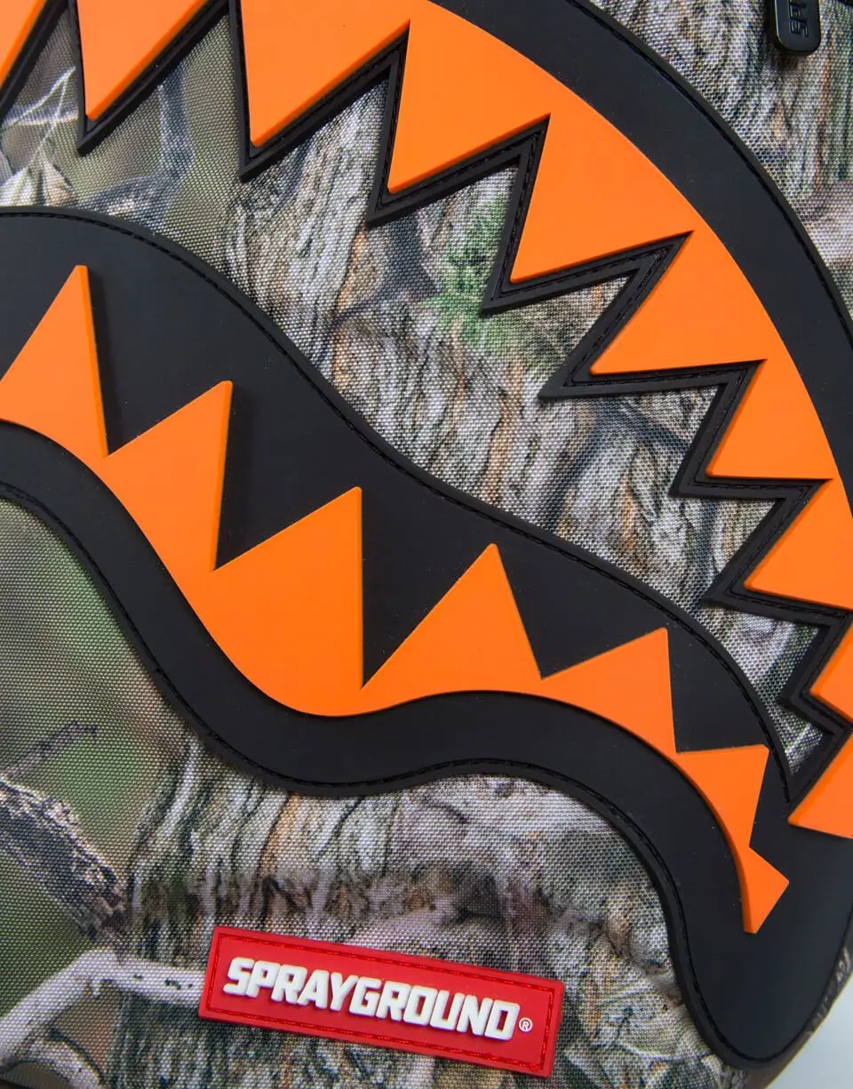 WILD LIFE HUNTER RUBBER SHARK BACKPACK - Image 8